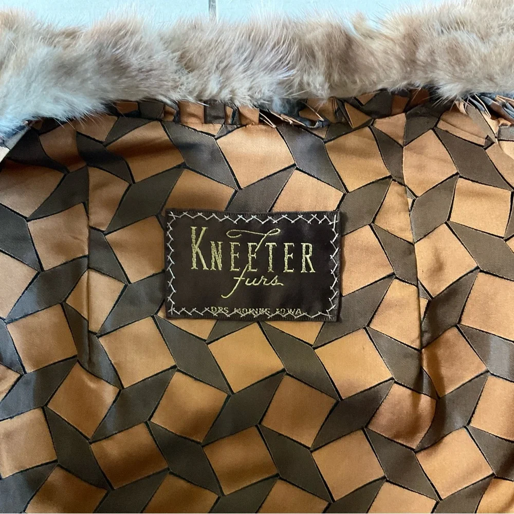 Vintage Kneeter Furs Coat - Picture 2 of 13